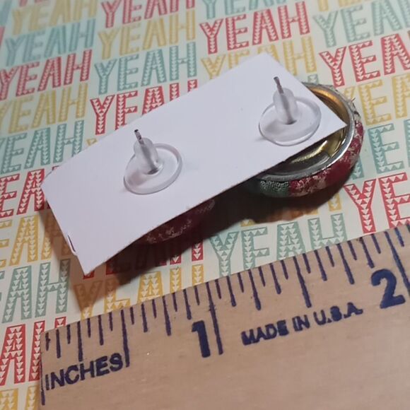 Patterned post earrings - Picture 3 of 3